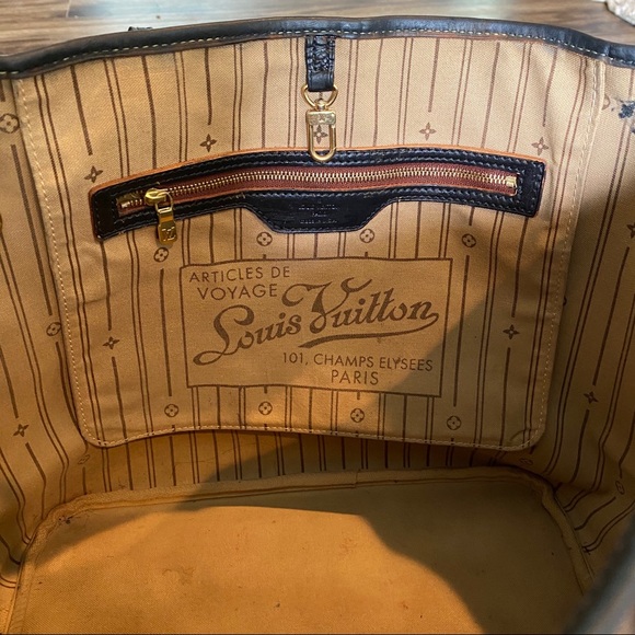 Louis Vuitton Neverfull MM - Picture 8 of 17